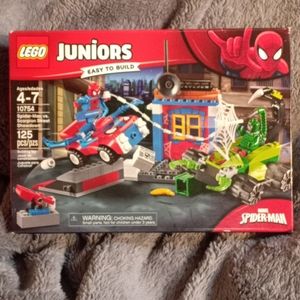 NWT Spiderman vs Scorpion Lego Juniors